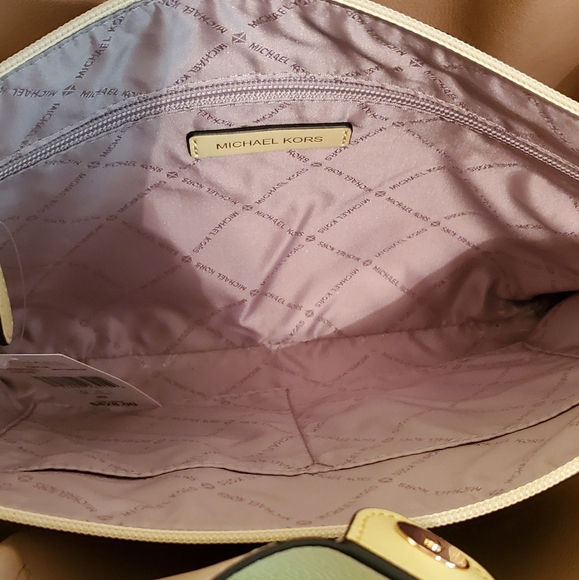 Michael Kors - Emilia - Picture 10 of 16